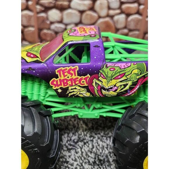 Hot Wheels Monster Truck Giant Wheels Jam "Test Subject " 1:24 #A39 - Picture 10 of 11